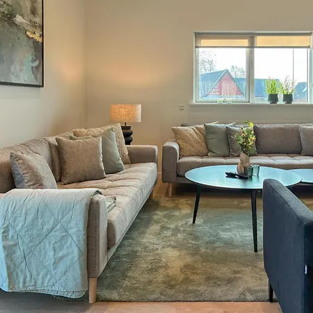 5 Bedroom Gorgeous In Holiday home