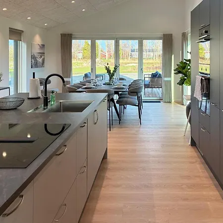 5 Bedroom Gorgeous In Holiday home *