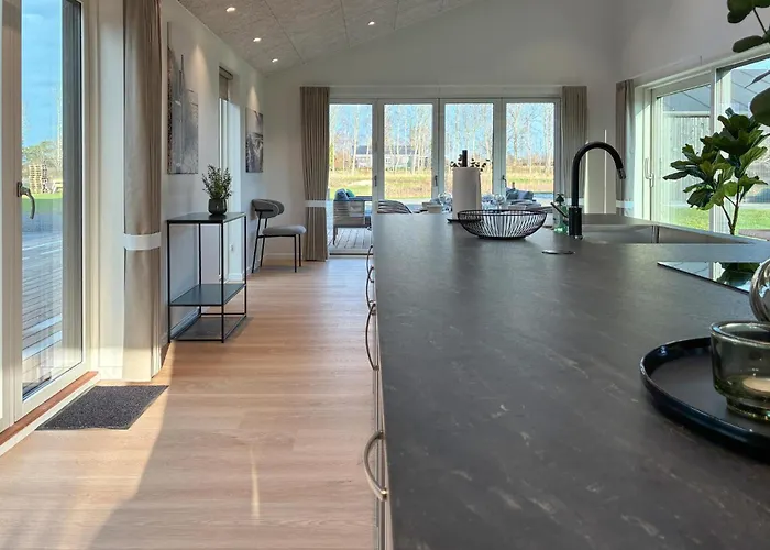 5 Bedroom Gorgeous In Nyaraló